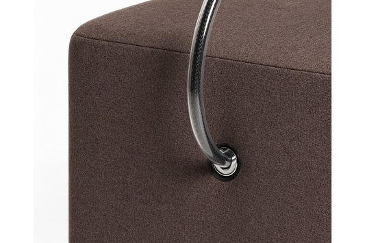 Detail Ansicht Griff für Polsterhocker Braun – Handgefertigte Polsterhocker