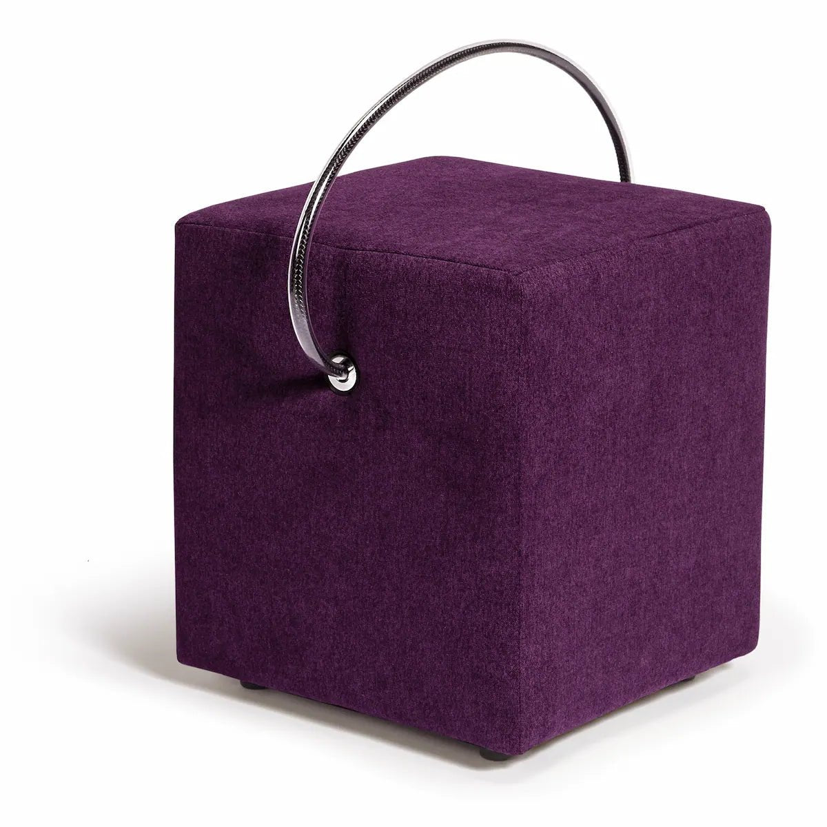 Classic-Line-Design-Hocker in Violett – gepolstert, mit Tragegriff, Hockerhelden Manufaktur