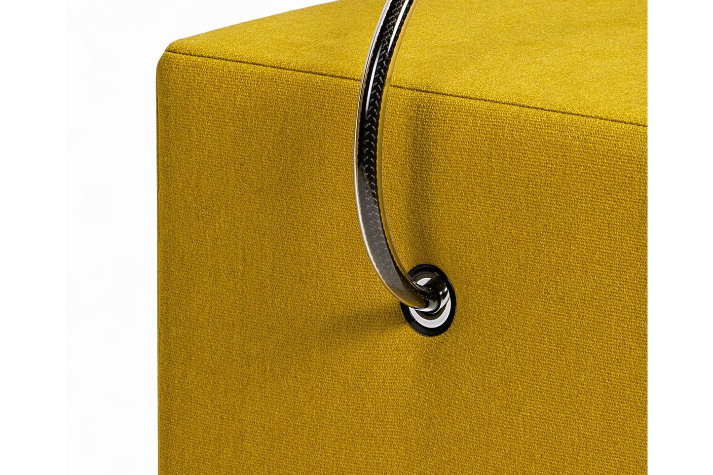 Detail Ansicht Griff für Polsterhocker Gelb von Hockerhelden – Handgefertigte Polsterhocker