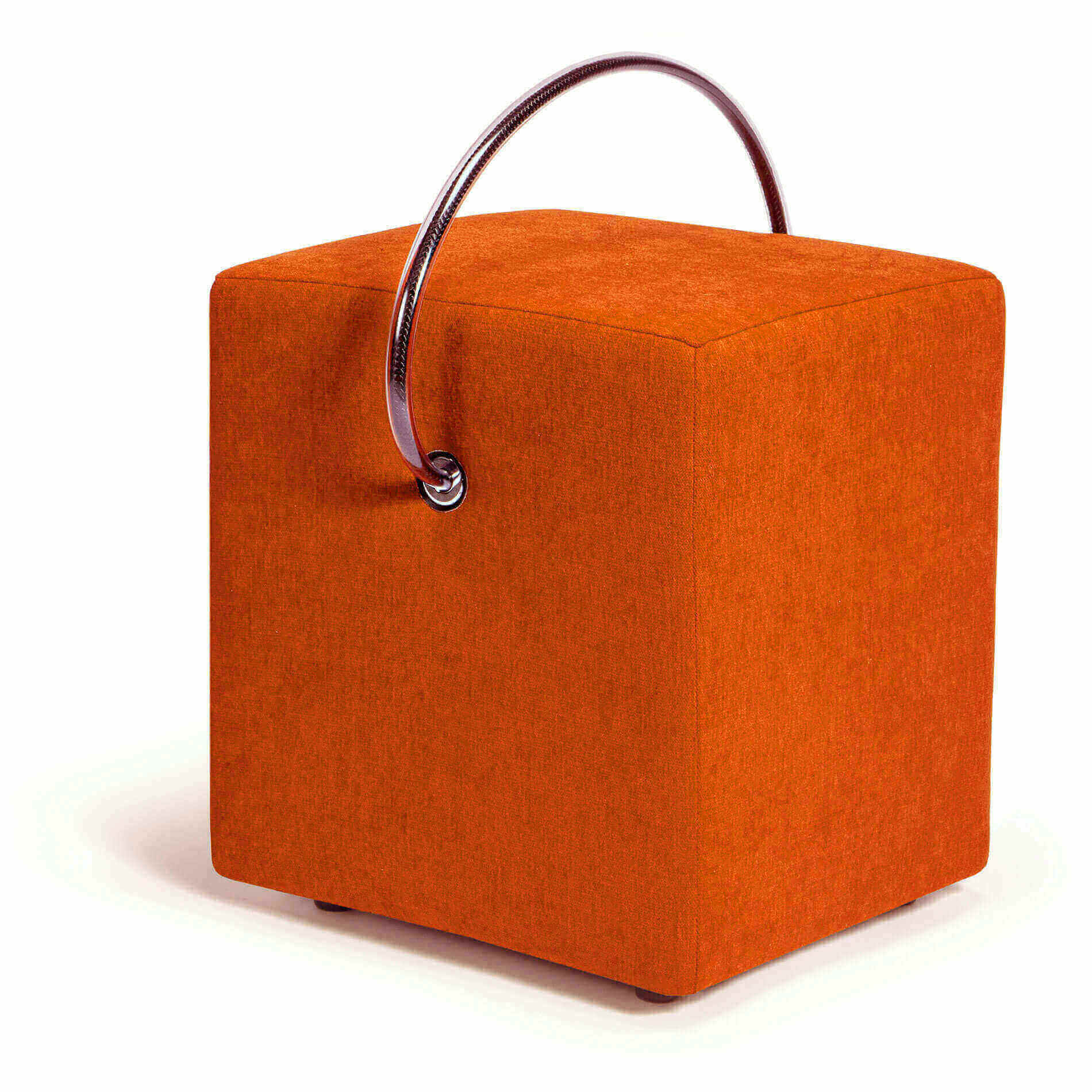 Orangefarbener Classic-Line Hocker mit Tragegriff – handgefertigtes Sitzmöbel für flexiblen Einsatz