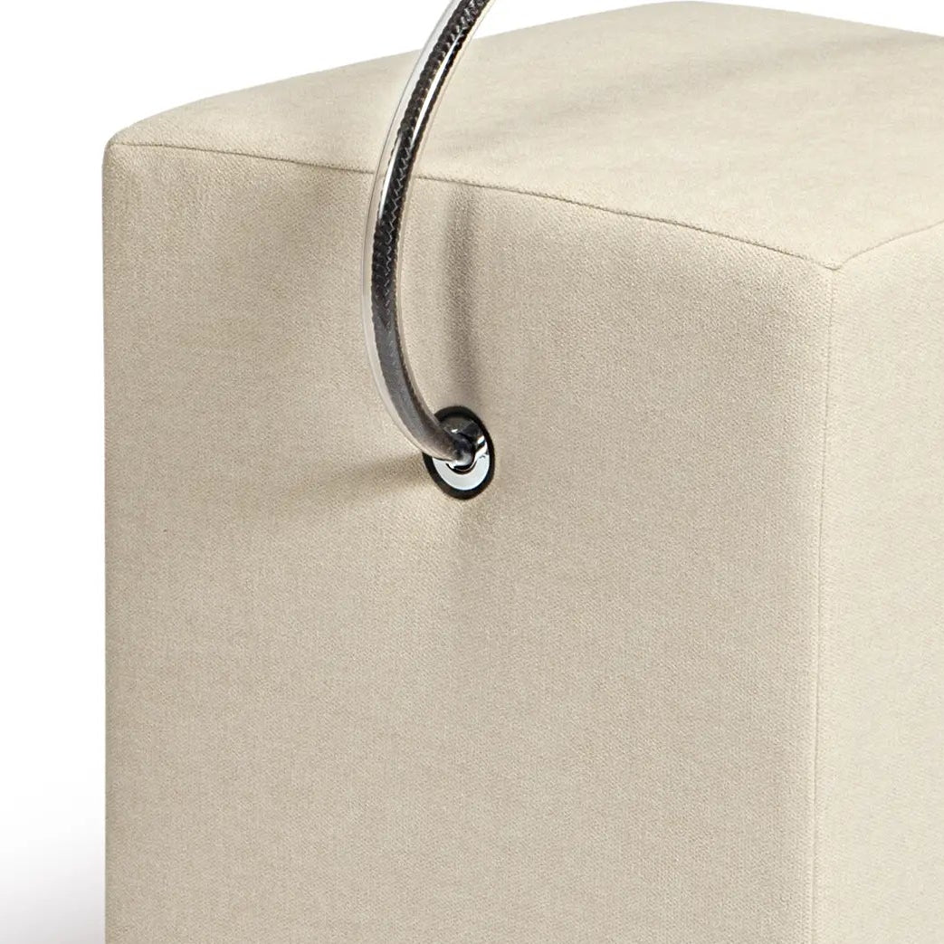 Detailaufnahme von einem Tragegriff von Hockerhelden Polsterhocker