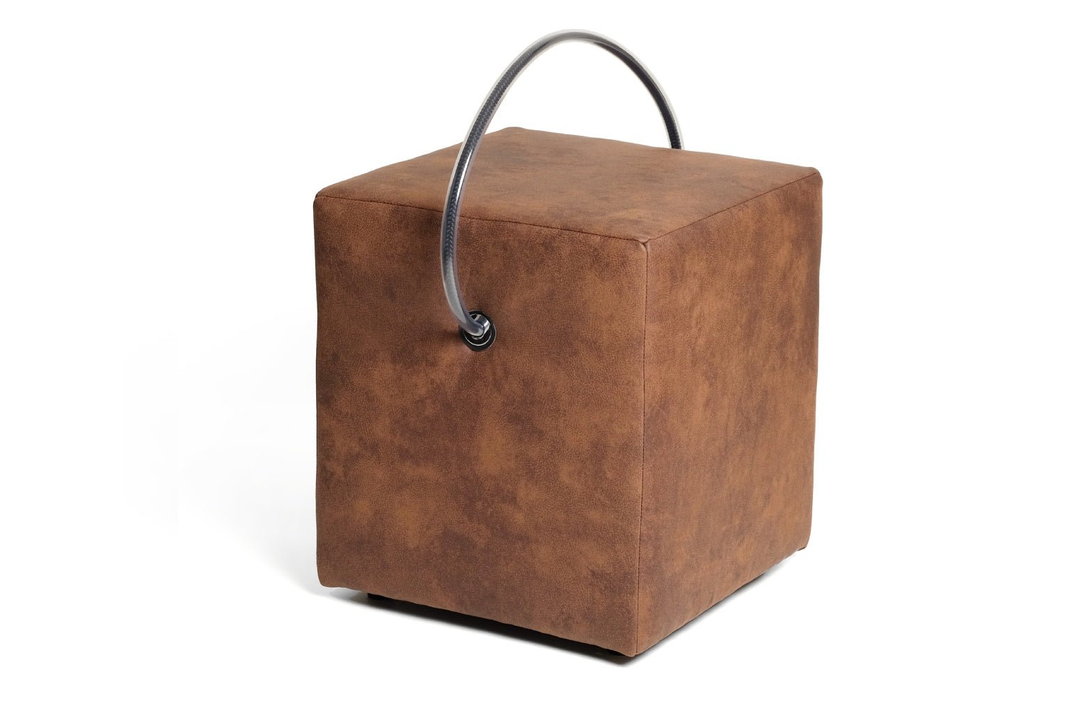 Polsterhocker Braun Lederoptik – leichter Hocker mit Tragegriff, tragbarer Designhocker unter 4 kg Polsterhocker Lederoptik - Hockerhelden – Handgefertigte Polsterhocker