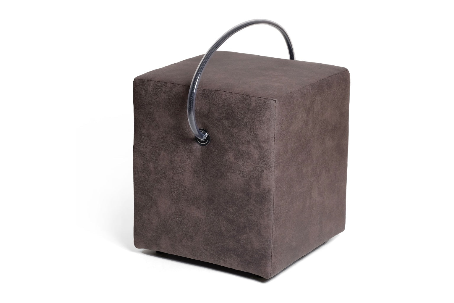 Polsterhocker Dunkelbraun Lederoptik – leichter Hocker mit Tragegriff, tragbarer Designhocker unter 4 kg Polsterhocker Lederoptik - Hockerhelden – Handgefertigte Polsterhocker