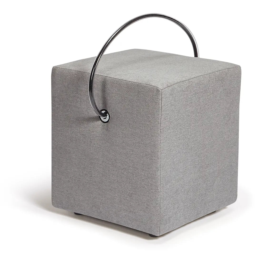 Polsterhocker in Hellgrau mit Tragegriff – handgefertigt in Heidelberg Polsterhocker - Hockerhelden – Handgefertigte Polsterhocker